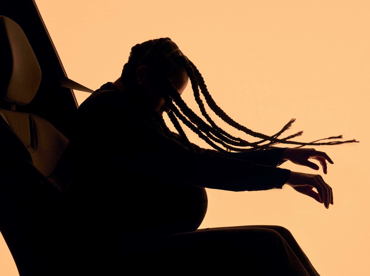 Automobilka Volvo Cars představuje celosvětově první  multiadaptivní bezpečnostní pás, kterým bude  vybaveno připravované Volvo EX60