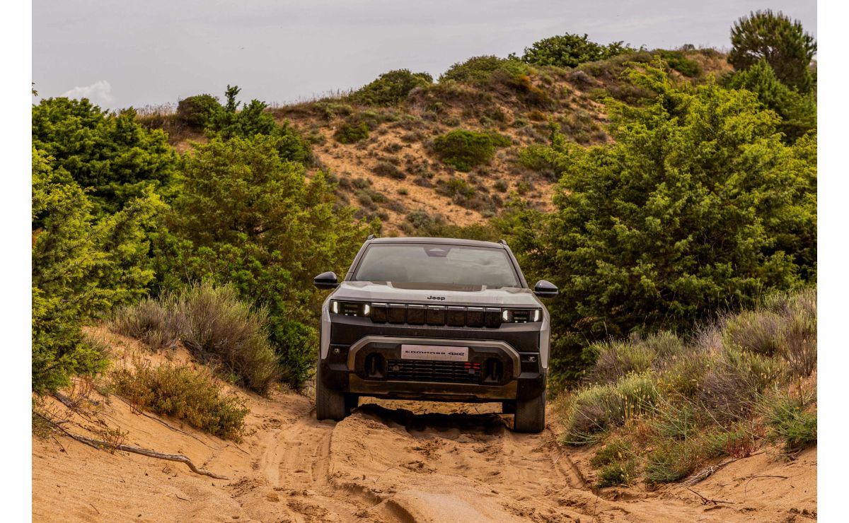 Nový Jeep® Compass zdvojnásobuje svobodu volby: nabídka se rozšiřuje o Jeep Compass 4xe