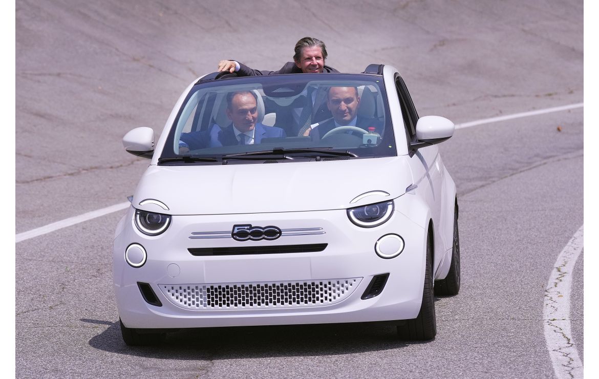 Nová kapitola v Mirafiori: Fiat 500 Hybrid míří zpět ke svým kořenům. Do konce roku 2025 vznikne 5000 vozů