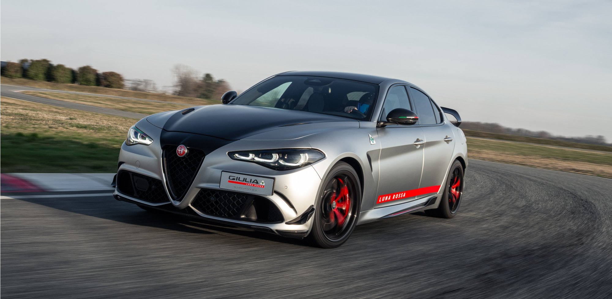 Giulia Quadrifoglio Luna Rossa na trati v Baloccu