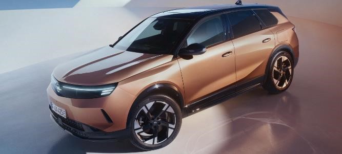 OPEL PŘEDSTAVIL ZCELA NOVÉHO GRANLANDA