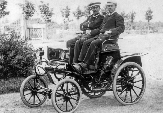 OPEL VYRÁBÍ AUTOMOBILY UŽ 125 LET