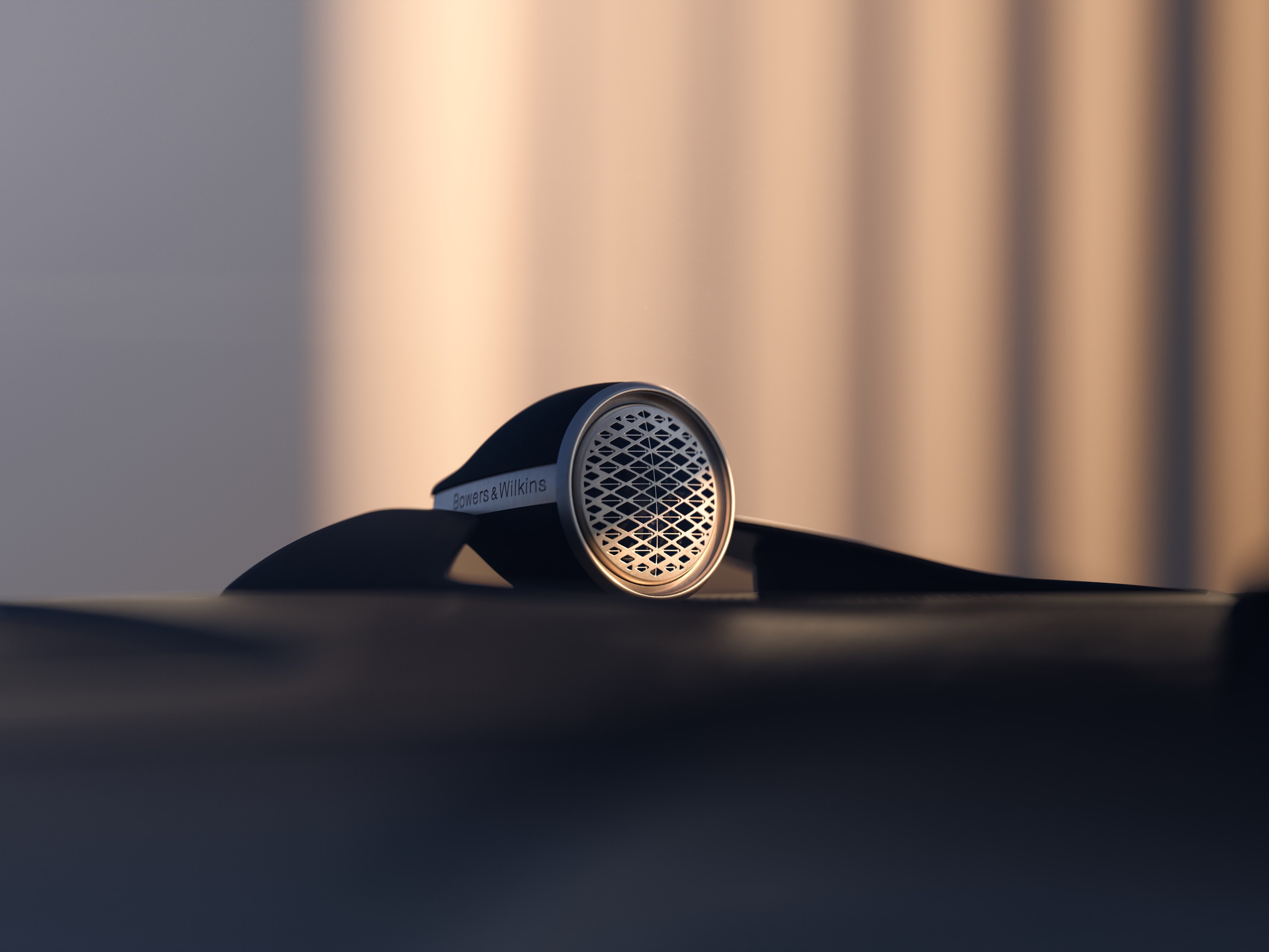 318277_Volvo_EM90_comes_with_Bowers_Wilkins_speakers_as_standard