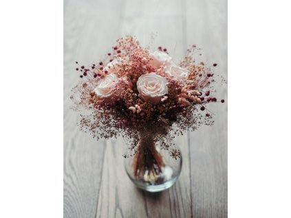 Pudrovo-růžové růže