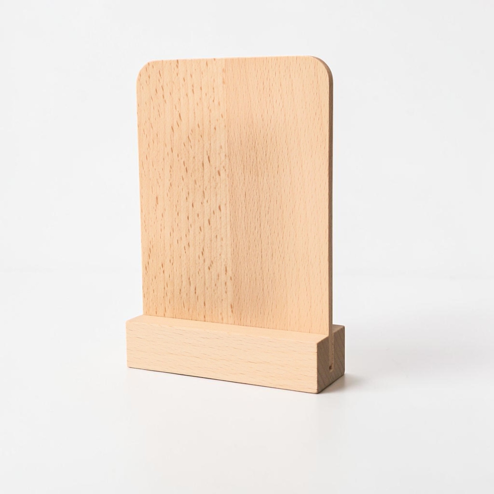 dreveny-stojan-na-a5-menu-listok-minimalisticky-dizajn