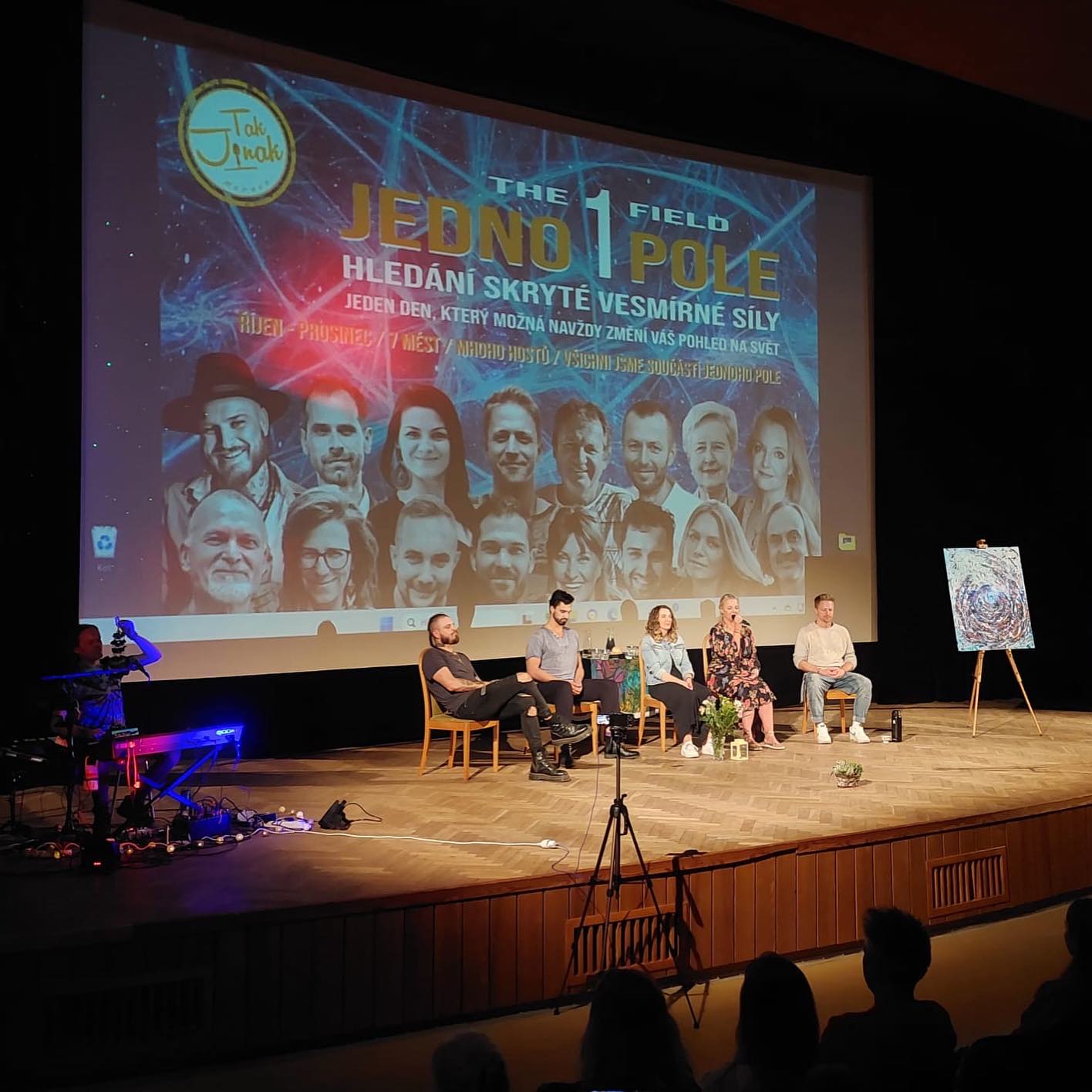 Společná meditace na besedě Jedno Pole