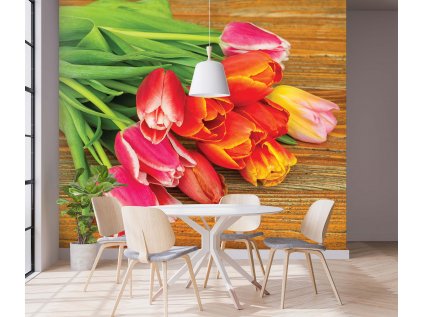 Tulipány a dřevo V shutterstock 1851514048 interier