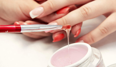 Doplnenie gélových nechtov a Cat Eye efekt