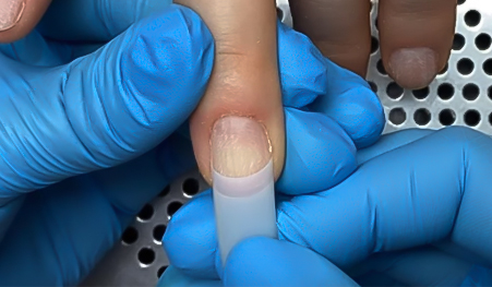 Tipy na nechty - umelé nechty, základ modeláže, nalepenie tipu