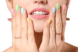 Faktory, ktoré ovplyvňujú životnosť nechtouvej modeláže. Pozor na hormóny, cyklus i lieky