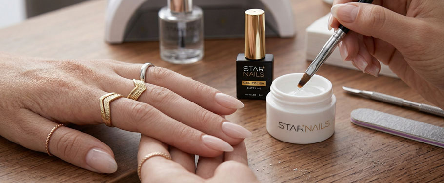 Doplnenie gélových nechtov a Cat Eye efekt