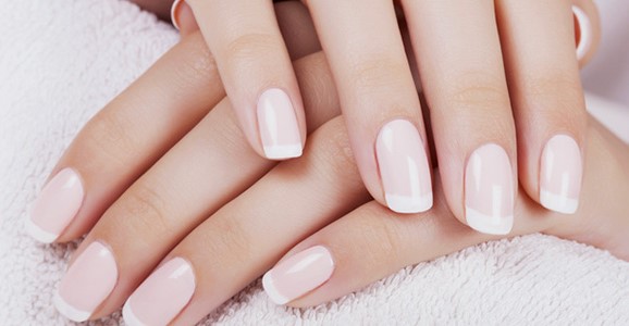 Manikúra pomocou French Wrap koncoviek
