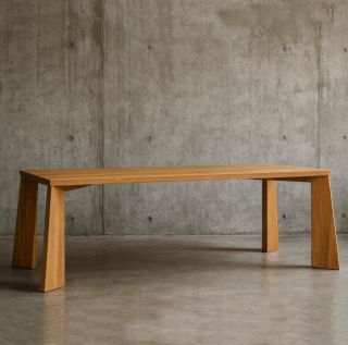 Tohle už není jen stůl. Tohle je kus prostoru, který má váhu. Masivní dub, čistý design, poctivá práce do posledního...