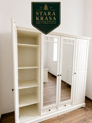 Tentokrát jsme zákazníkovi dodali kompletní vybavení interiéru – postele, komody, skříně, stoly i židle. Součástí...