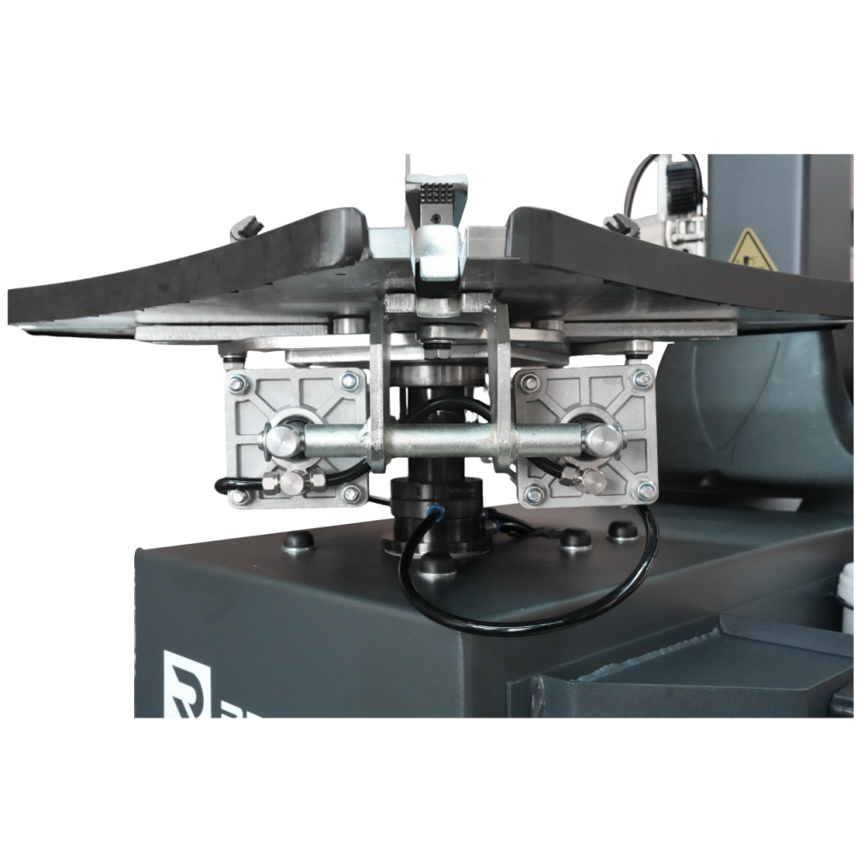 RETTER RC818A – priestorovo úsporná prezúvačka pneumatík do 26"