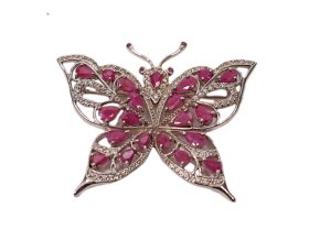 63128 stribrny motyl s rubiny 1