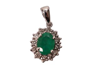 61761 zlaty privesek se smaragdem a diamanty 1