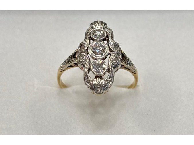 Zlatý Prvorepublikový prsten s brilianty