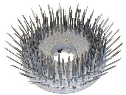 795174 Kartáč na odstranění trávy mechu