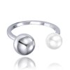Stříbrný prsten s perličkou a kuličkou