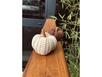 Ručně háčkovaná dýně ze zbytků bavlny - béžová