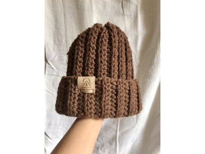 Ručně háčkovaná čepice Nepal - lískový oříšek