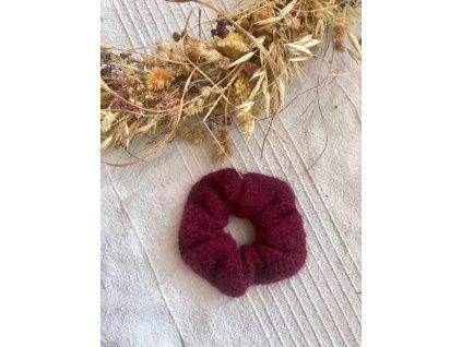 Háčkovaná gumička vínová