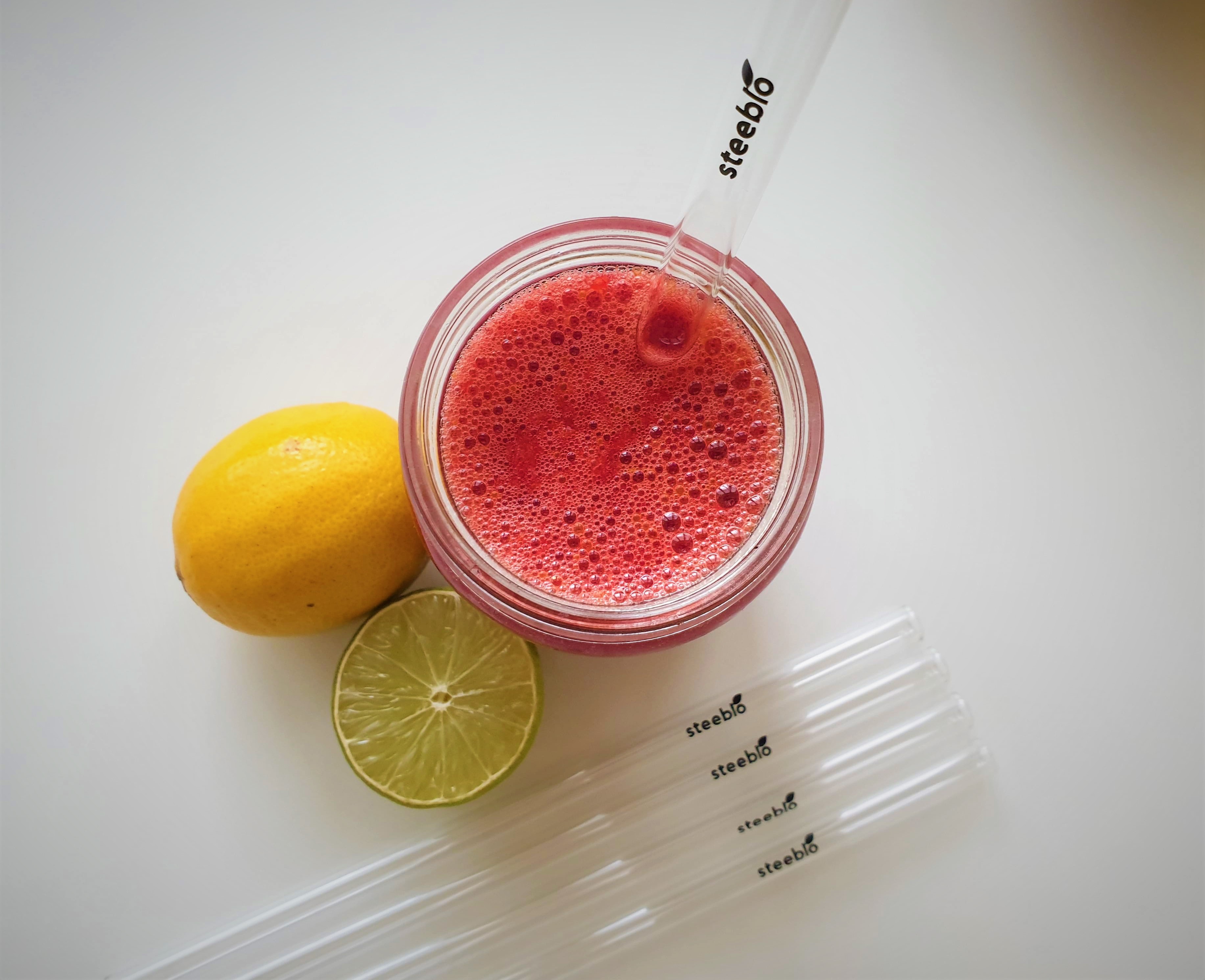 iDNES: Úspory dali do výroby skleněných brček. Po roce je z nich bestseller