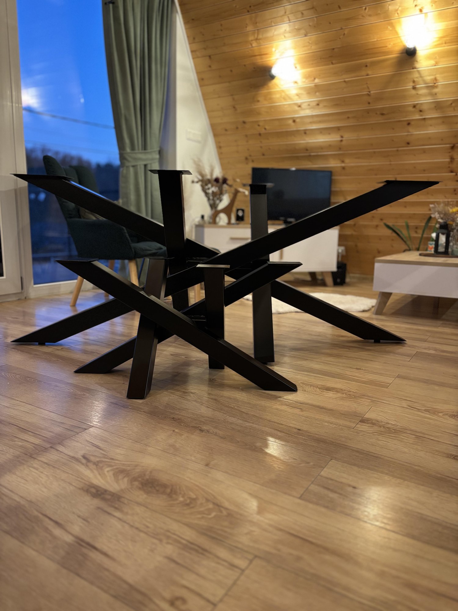 Kovové podnože Mikado pre jedálenské a konferenčné stoly