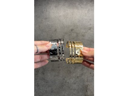 The Hand Cuff