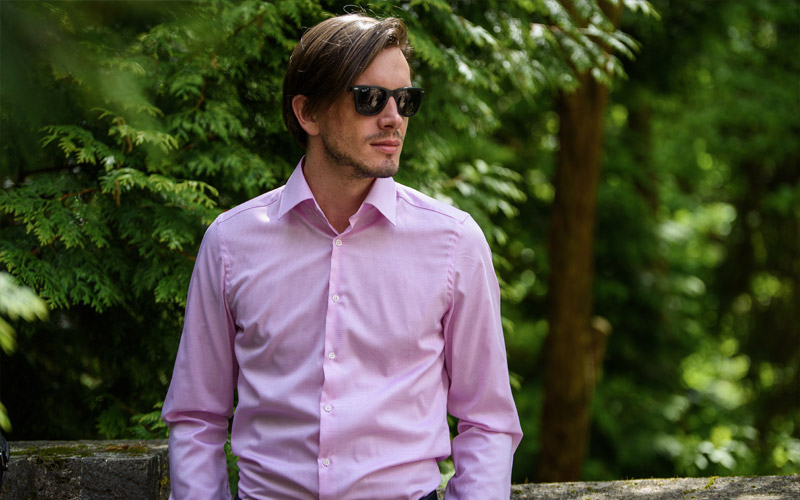 Jak nosit růžovou košili