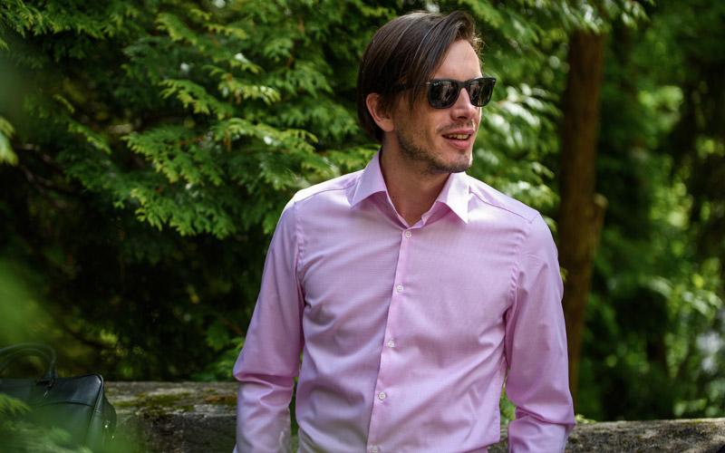 Ako nosiť ružovú košeľu