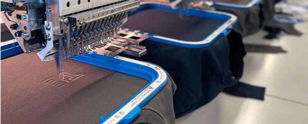 Firemné oblečenie s logom – košele, polokošele a tričká do práce