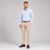 muz v modrej koseli venty smart casual