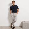 tmavomodra kosela styling