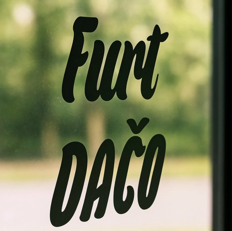 Ako používať vinylové nálepky? A čo to vlastne je.