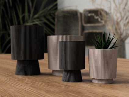 Planter with skirt 02