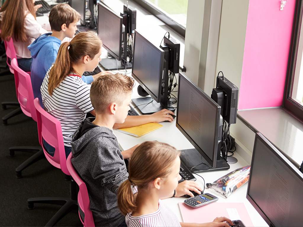 Jak repasované počítače pomáhají školám a neziskovým organizacím