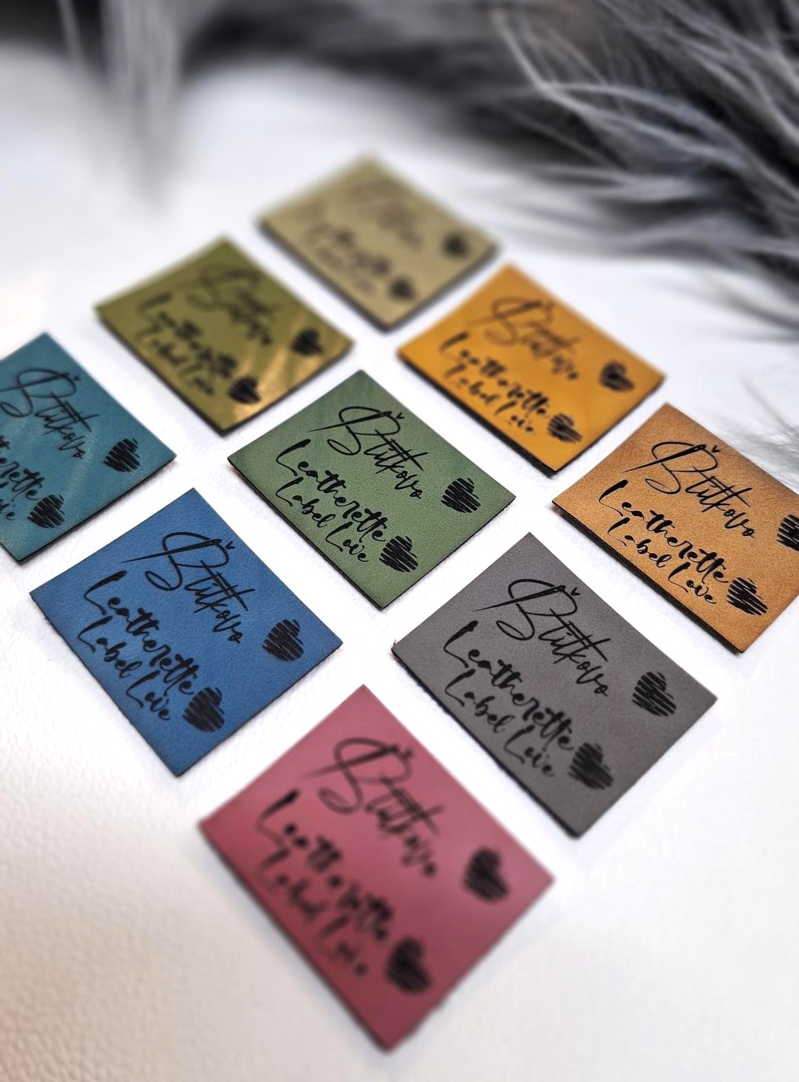 Základné informácie o koženkových štítkoch