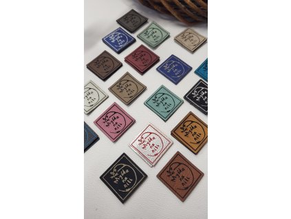 NAŽEHĽOVACÍ koženkový štítok VLASTNÉ LOGO - veľký rozmer