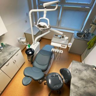 Nová instalace SS_Kiss ve spodním provedení pro MUDr. Kahánkovou v Mostě. www.simplesmart.cz @simplesmartdental