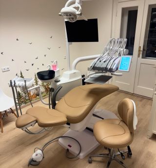 Již 3. ordinace pro MDDr. Jánskou v Pražském Dentispotu. 🇮🇹Stomatologická souprava Simple&Smart KISS 🇮🇹Operační svítidlo...