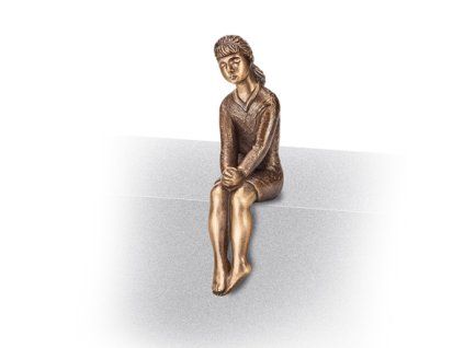 Bronzefigur Mädchen, sitzend, 10×3×4 cm