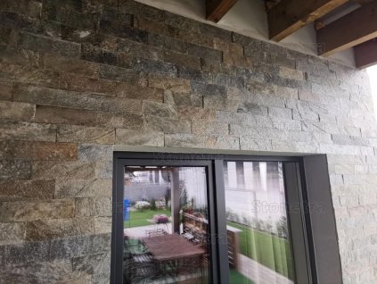 Stone wall cladding Slate Deoli Green around exterior entrance showing natural mix of green and bronze tones.