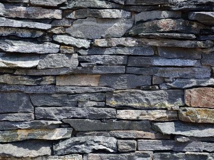 Split face stone Gneis Blue-Green Mond detail showing rough layered surface with blue and greenish tones.