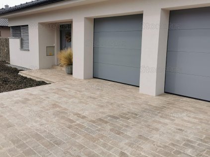 Driveway pavers Travertine Noche 30×15×3 cm installed on the approach in front of a garage, durable natural stone surface.