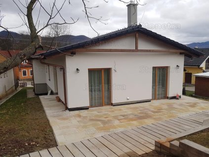 Outdoor pavers in Sandstone Mint define the house entry with broad rectangular pieces.