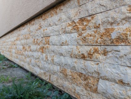 Sample detail of natural stone Marble Sunset split face, warm tones of decorative natural stone wall