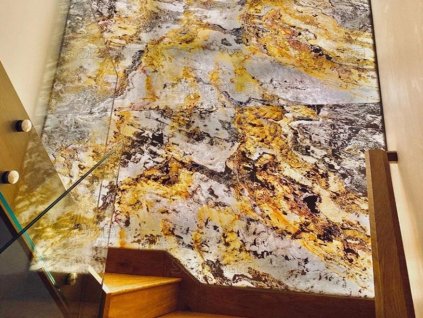 Stone veneer Slate Indian Autumn used as decorative wall panel with warm golden and brown tones, creating a natural stone design with translucent finish.