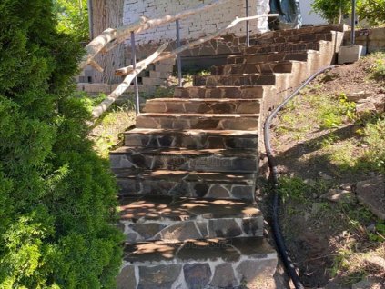 Garden staircase paved with grey irregular stone — Andesite Grey 15–40 cm, 3–5 cm thickness for heavy-duty paving.